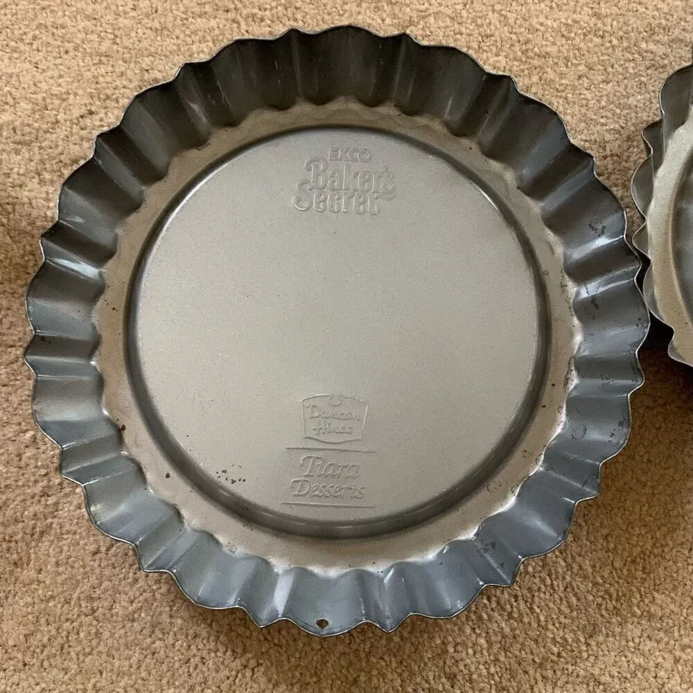 2 Ekco Baker’s Secret Duncan Hines Tiara Desserts Pans
